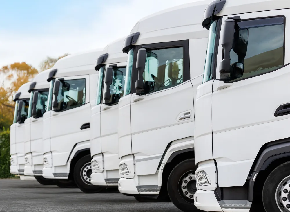 σύγχρονος στόλος φορτηγών GoTRUCK για εθνικές μεταφορές και διανομές